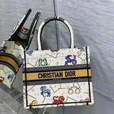 Interior view of classic sleek women's handbag – women's everyday handbag