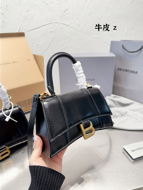 Ziva's Charm handbag – close-up view (one versatile size)