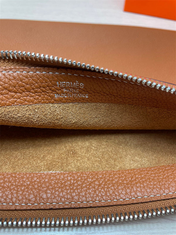  crossbody bag interior and compartment view 9