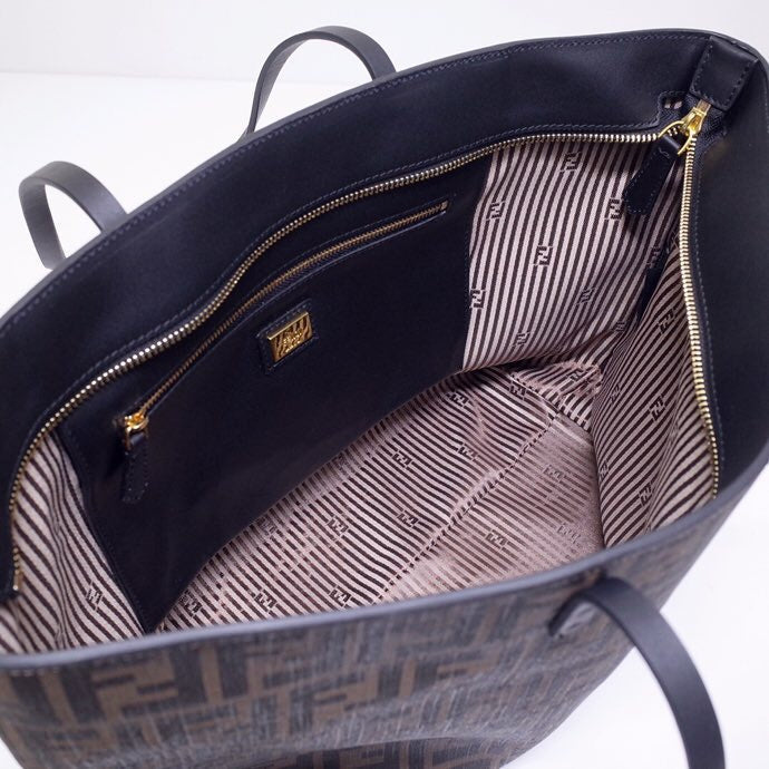 Ziva's Charm handbag – carry view (34cm*28.5cm*14cm)