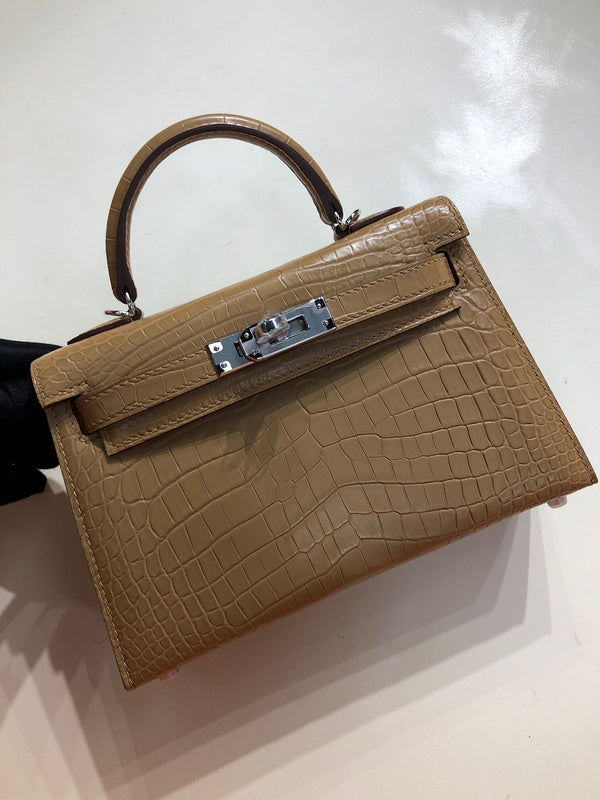 Sophisticated bag women's premium everyday handbag