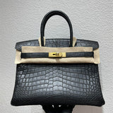  Versatile everyday bag front view