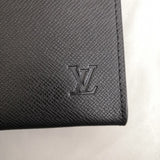 Handle and strap detail of polished sleek women's handbag – women's everyday handbag