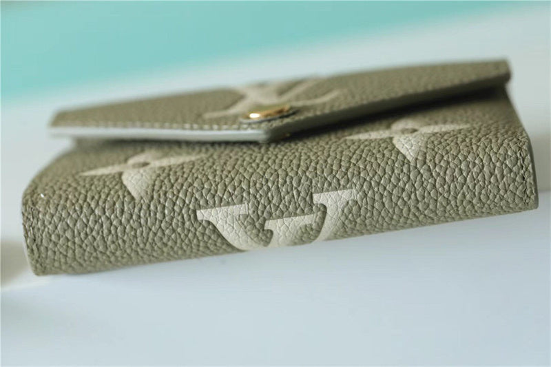  tote bag close-up of hardware and finish