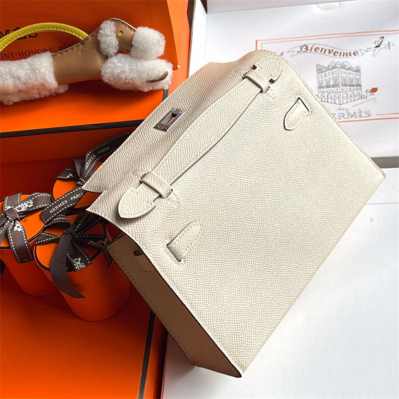  Sophisticated shoulder bag front view 25