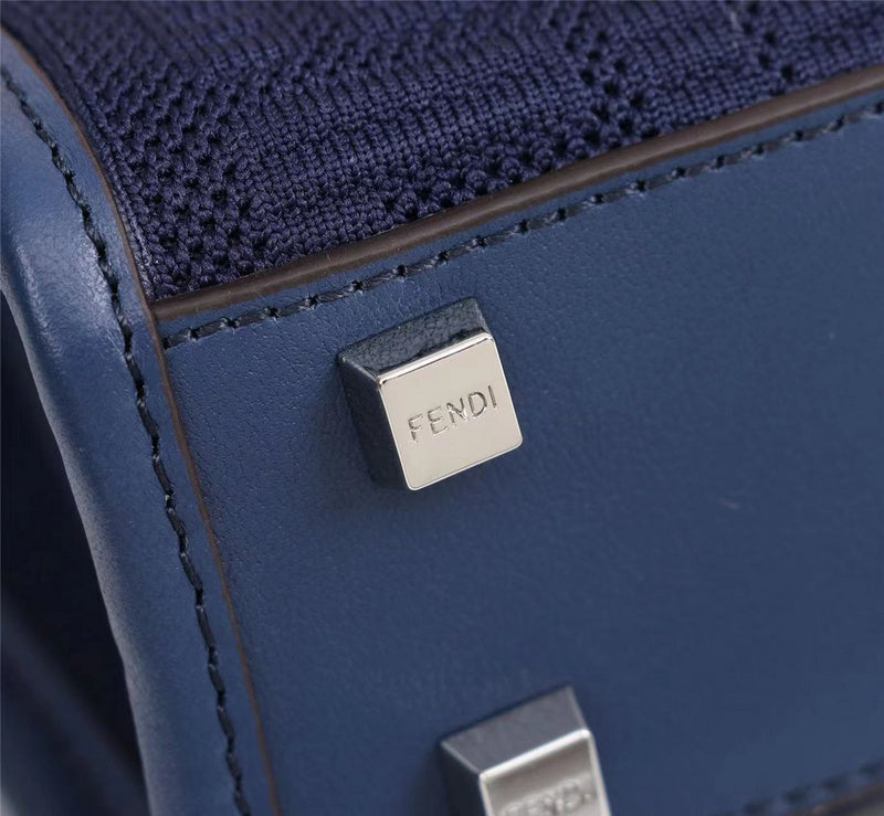 Ziva's Charm handbag – close-up view (Standard Size)
