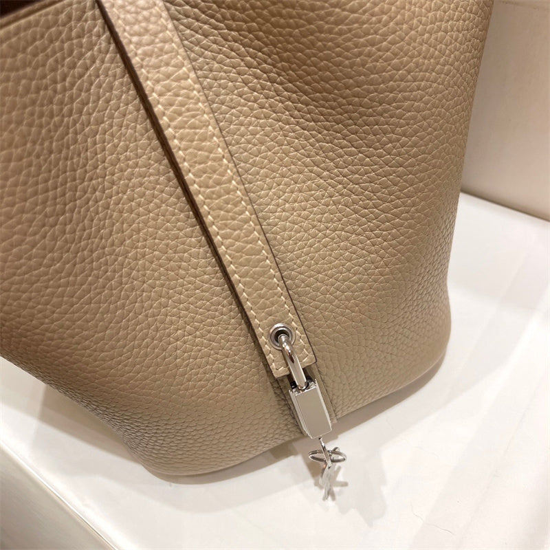  Contemporary everyday bag front view 7