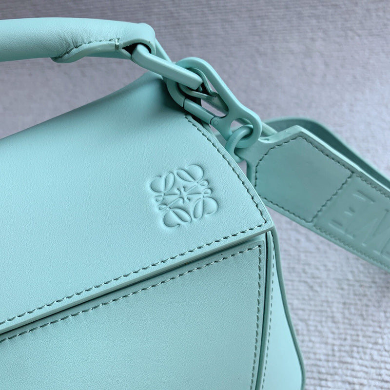 Ziva's Charm handbag – interior view (24cm*16cm*10cm)