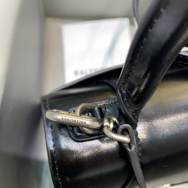 Zivas Charm Signature Style Premium Handbag (Premium Everyday Carry) – Close-Up Detail