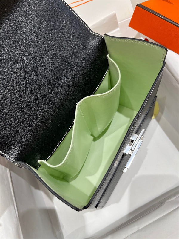 Fluid handbag styled for everyday wear