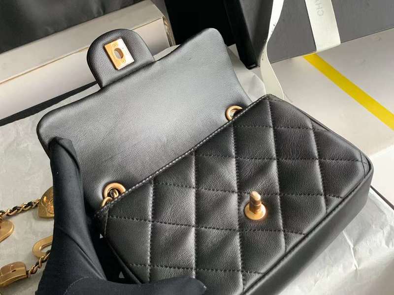 Zivas Charm Classic Sensibility Everyday Handbag (Everyday Luxury Essential) – Full Silhouette
