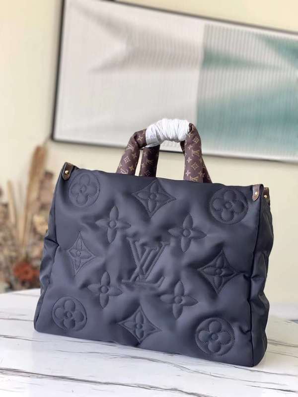 Front view of modern classic women's handbag – women's everyday handbag