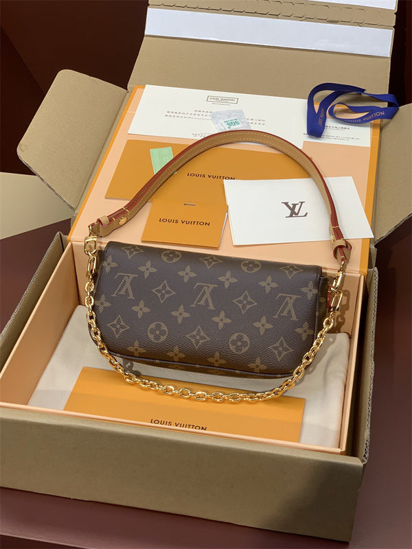  crossbody bag interior and compartment view