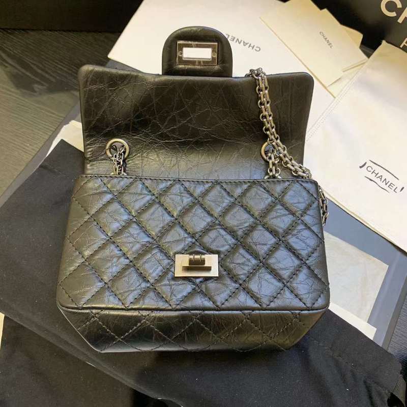 Zivas Charm Understated Luxury Luxury Handbag (Everyday Luxury Essential) – Lifestyle Shot