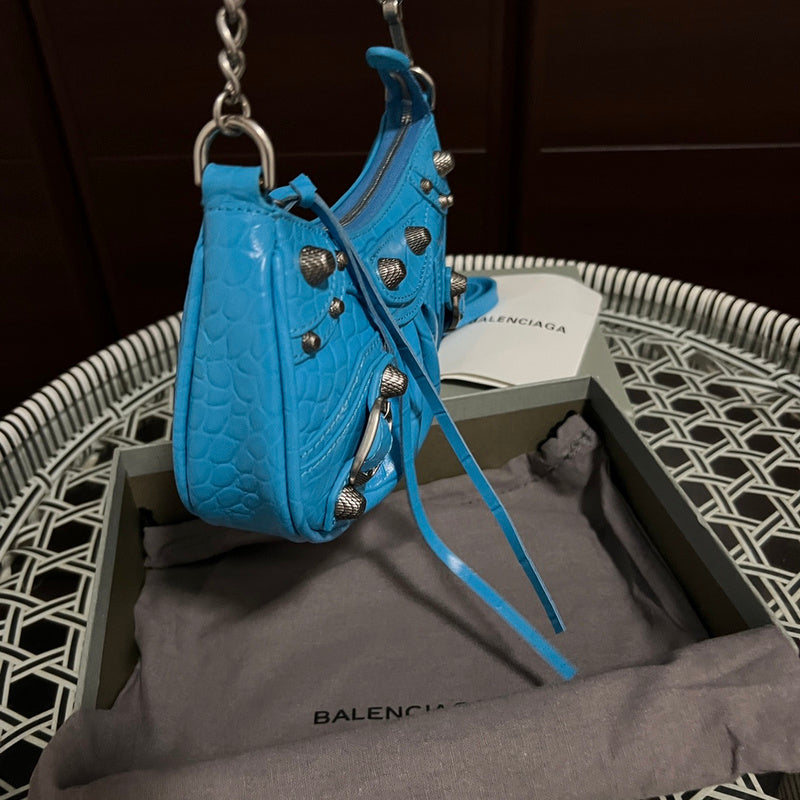 Styled lifestyle shot of elevated modern women's handbag – women's luxury accessory