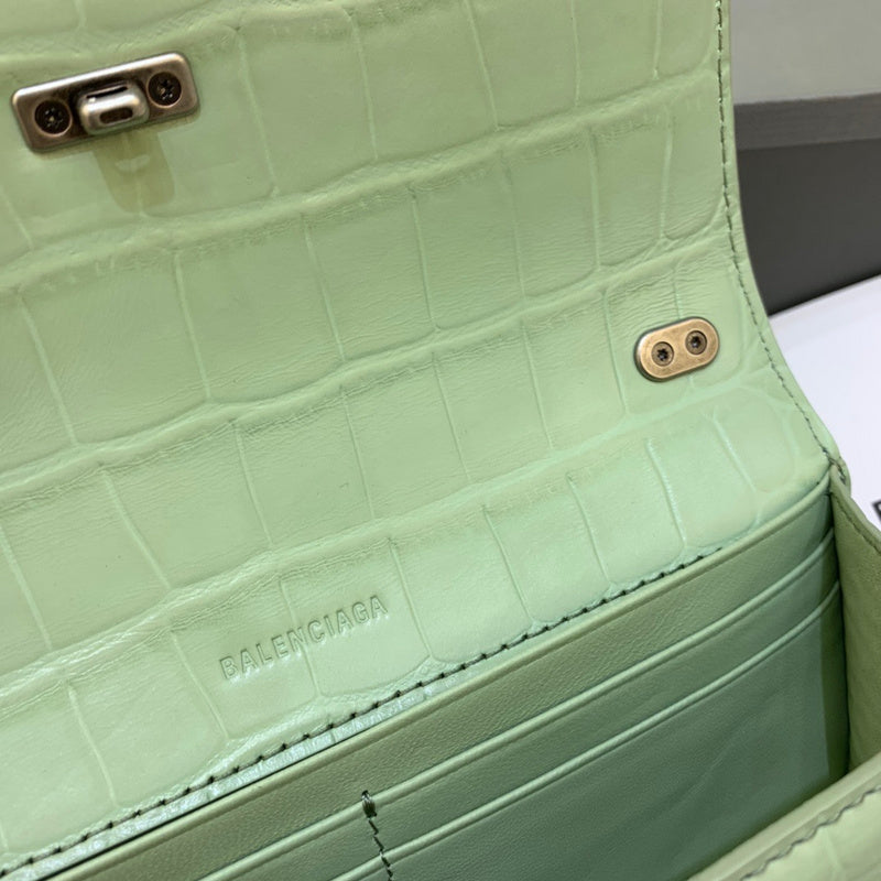 Timeless Faux Leather Handbag - Understated Luxury Look | Women's Everyday Carry Handbag #424 - texture close-up (image 9) of designer-inspired handbag