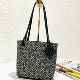 Ziva's Charm handbag – detail view (21cm*10cm*22cm)