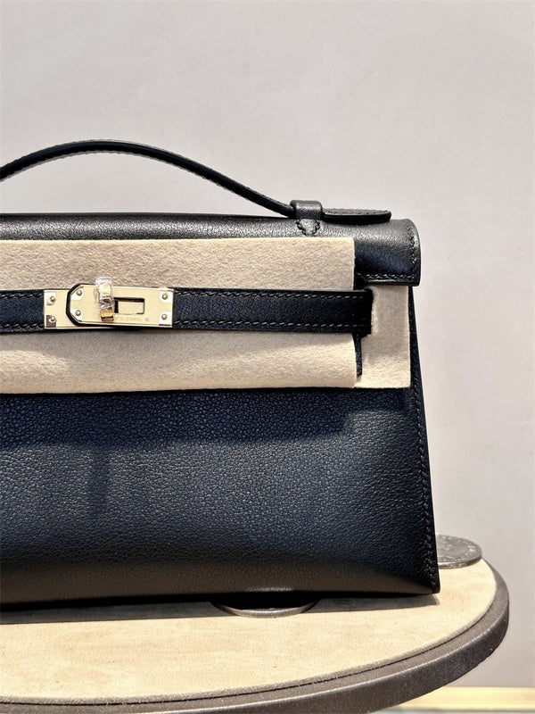  handbag interior and compartment view 9