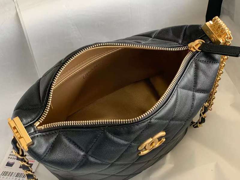Zivas Charm Everyday Sophistication Luxury Handbag (Considered Detail & Form) – Close-Up Detail