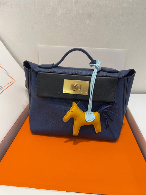  tote bag interior and compartment view