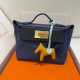  tote bag interior and compartment view