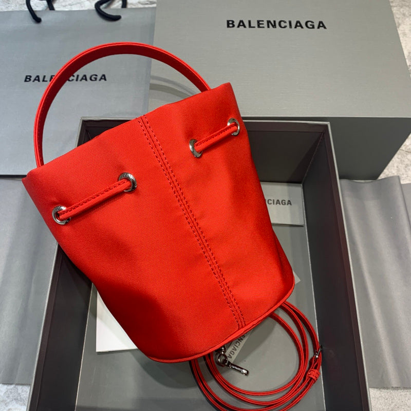 Classic Premium PU Leather Handbag - Understated Luxury Look | Women's Everyday Carry Handbag #599 - close-up detail shot (image 3) of designer-inspired handbag