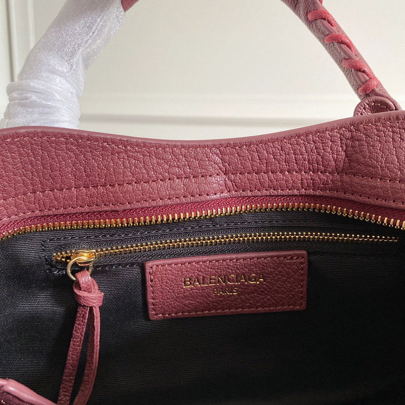 Zivas Charm Effortless Elegance Fashion Handbag (Refined Modern Silhouette) – Detail View