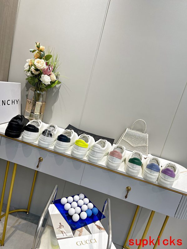 Givenchy shoes Style 107 - logo and branding close-up