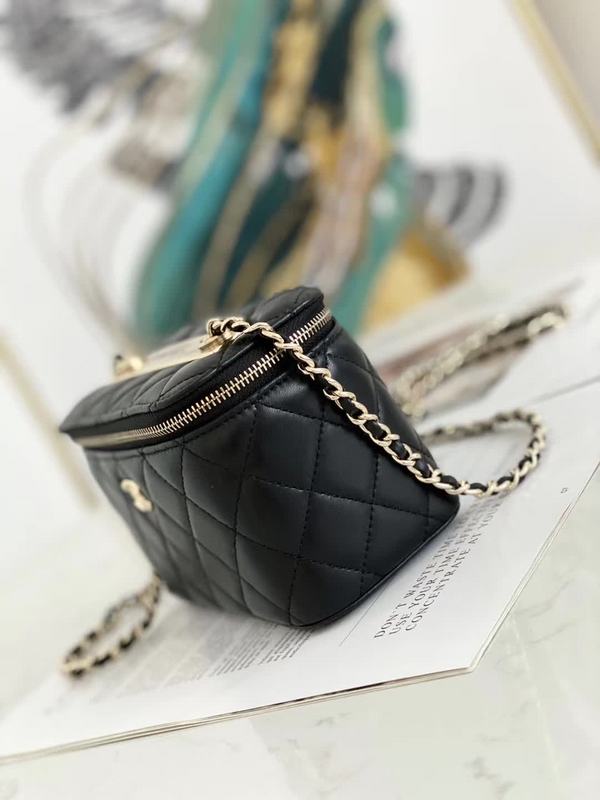 Zivas Charm Effortless Sophistication Fashion Handbag (Everyday Luxury Essential) – Detail View
