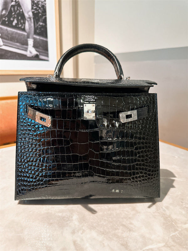 Versatile handbag styled for everyday wear