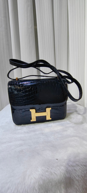 Interior view of streamlined premium bag