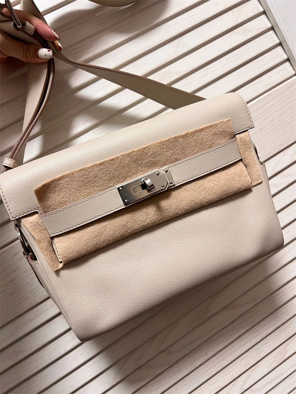  Structured crossbody bag front view