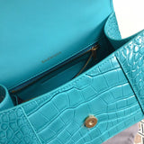 Side profile of chic everyday-luxe women's handbag – women's everyday handbag