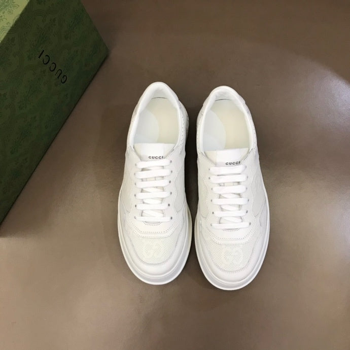Side profile of Gucci stone beige sneakers padded collar comfort