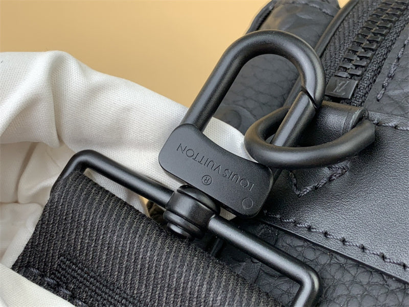  everyday bag close-up of hardware and finish 23