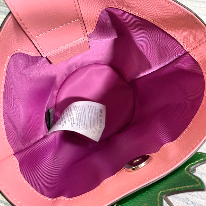 Side profile of modern sleek women's handbag – women's everyday handbag