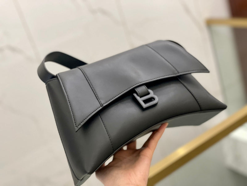 Ziva's Charm handbag – side angle view (one versatile size)