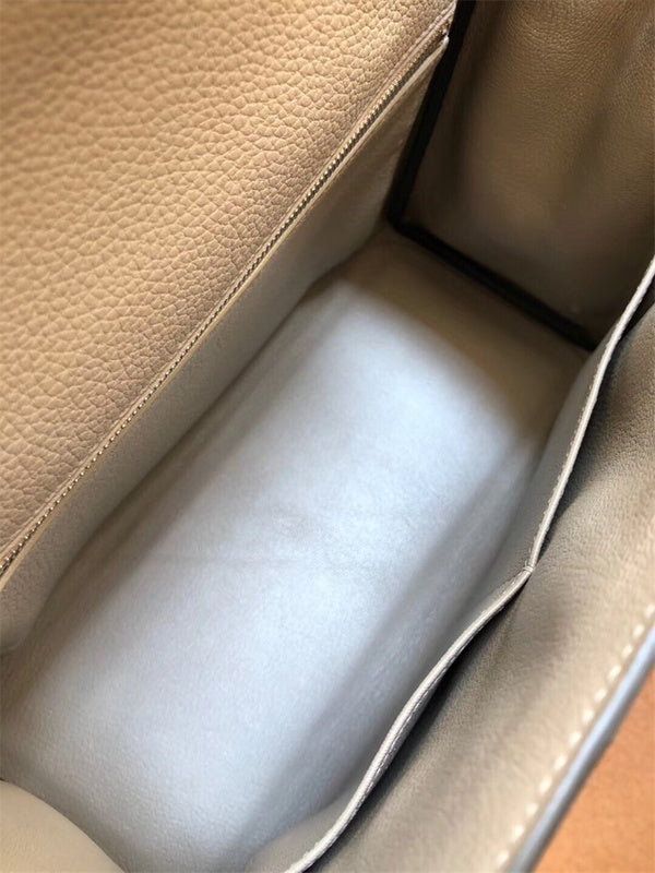 Streamlined handbag styled for everyday wear