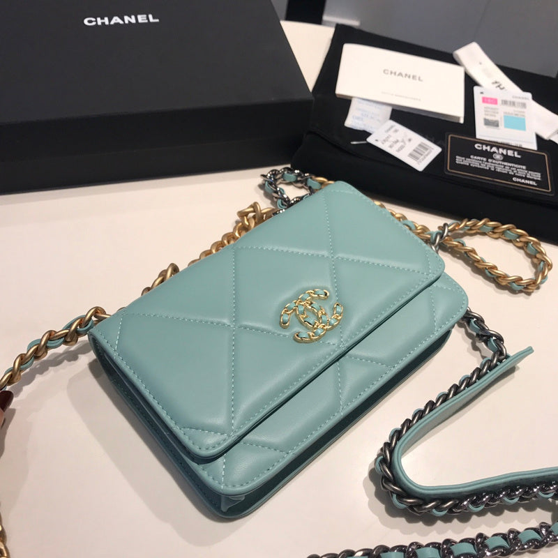 Zivas Charm Versatile Design Fashion Handbag (Considered Detail & Form) – Detail View