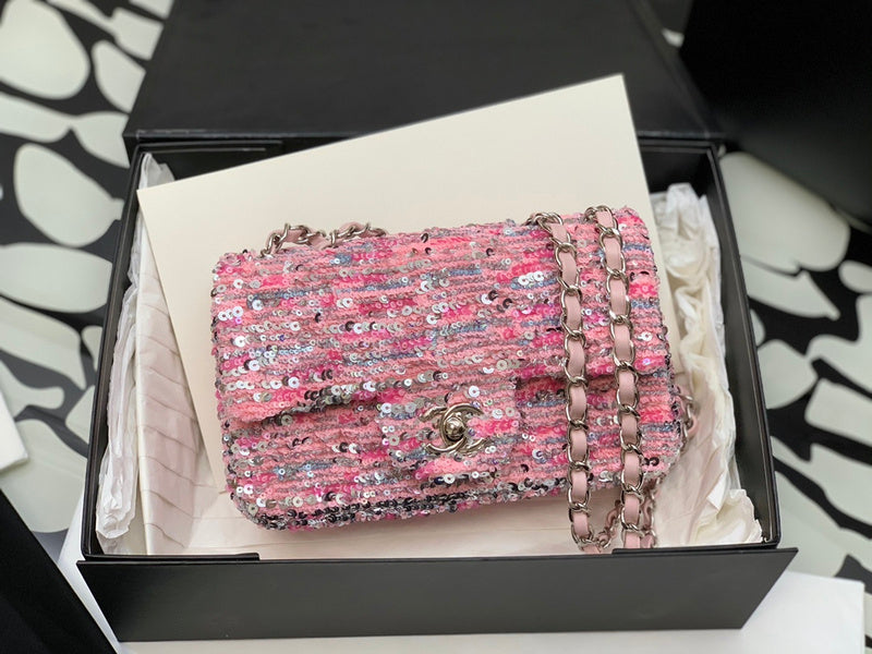 Ziva's Charm handbag – close-up view (one versatile size)