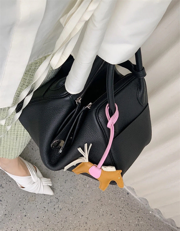  everyday carryall bag detail view showing craftsmanship 14