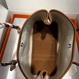  Effortless tote bag carried on shoulder