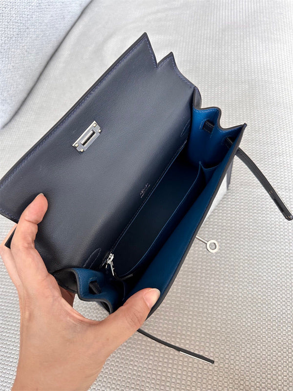  crossbody bag interior and compartment view 9
