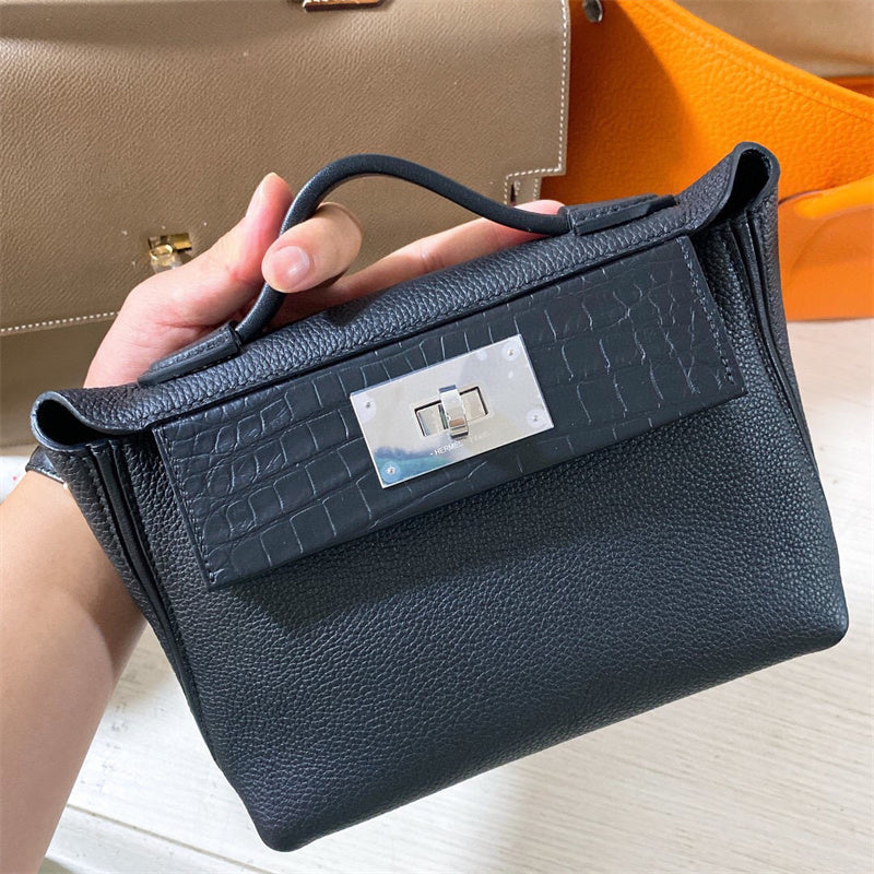 top-handle bag interior and compartment view