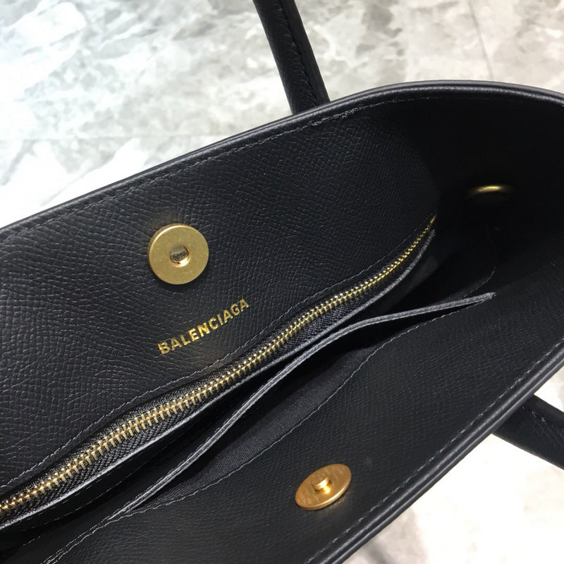 Understated Premium PU Leather Handbag - Understated Luxury Look | Women's Premium Handbag #917 - texture close-up (image 9) of designer-inspired handbag