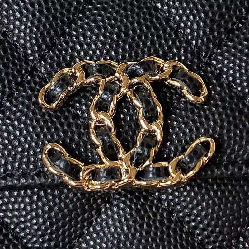 Zivas Charm Versatile Design Luxury Handbag (Refined Modern Silhouette) – Close-Up Detail