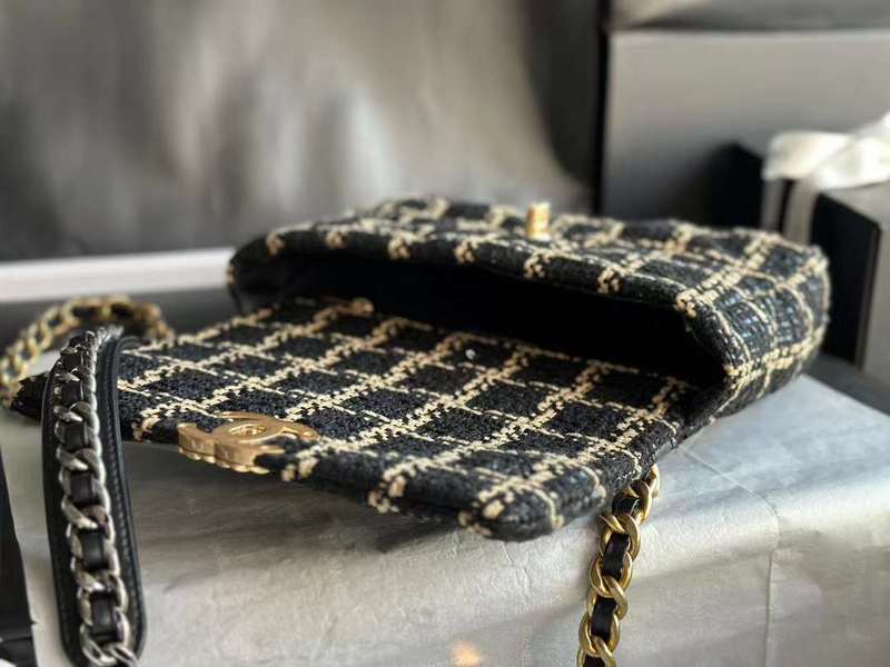 Zivas Charm Effortless Sophistication Everyday Handbag (Designer-Inspired Craftsmanship) – Lifestyle Shot