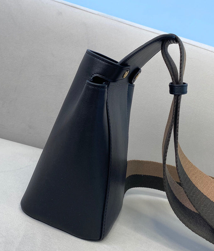 Ziva's Charm handbag – product shot (12cm*10cm*19cm)