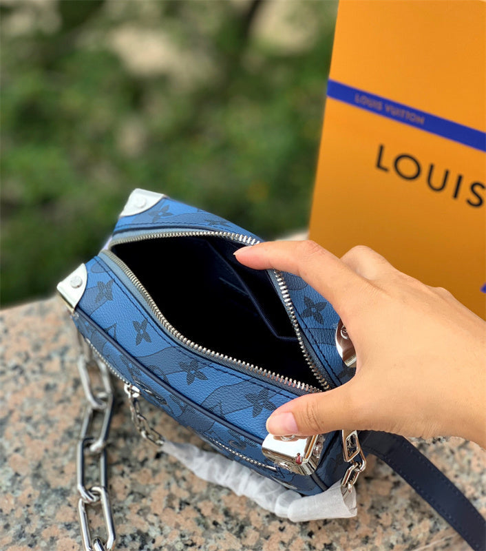  top-handle bag interior and compartment view