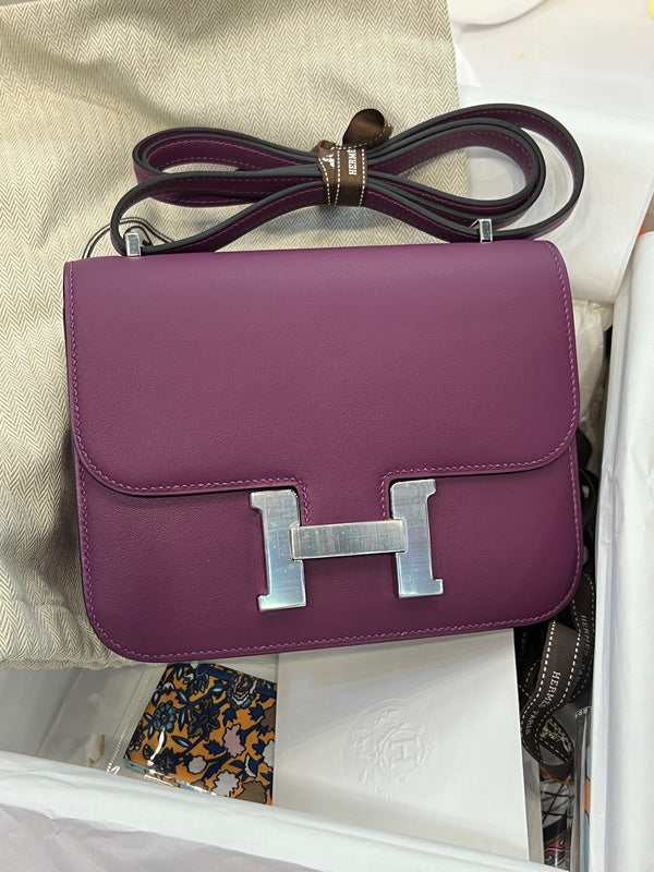 Side view of smart structured handbag